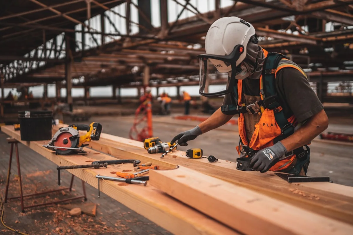 Toolbox talk with frontline workers
